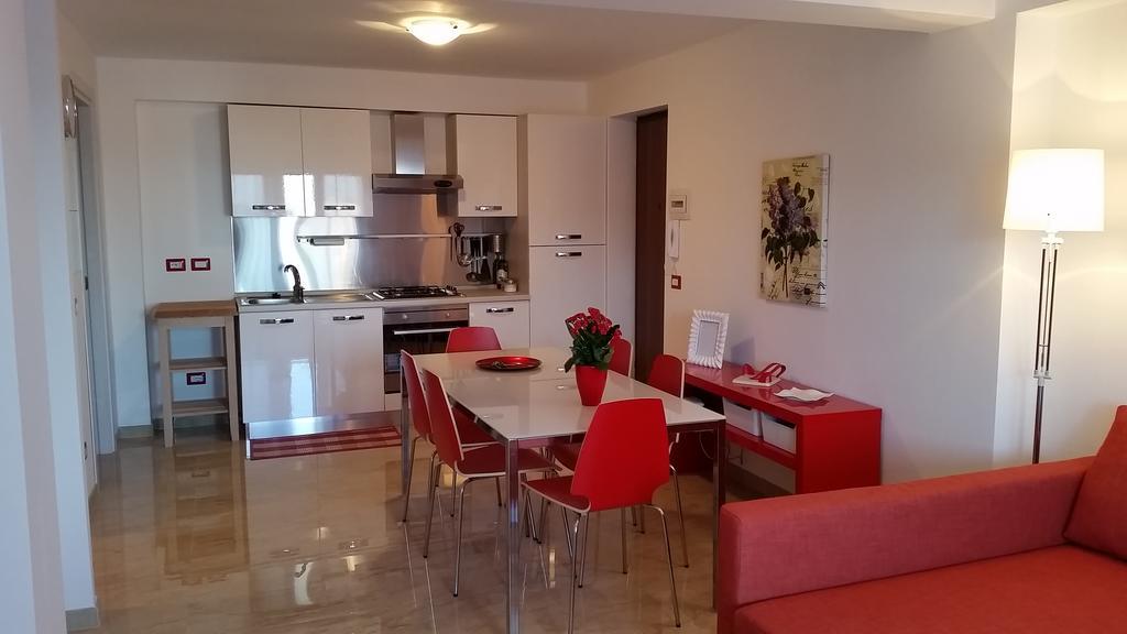 Baia Giardini Apartments Extérieur photo